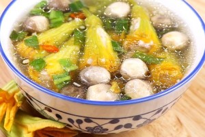 Canh Bông Bí Nhồi Chả Cá Thác Lác: Món Ngon Thanh Mát