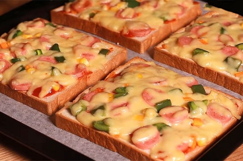 Pizza Bánh Mì Lát: Món Ăn Nhanh, Ngon Không Cần Nấu