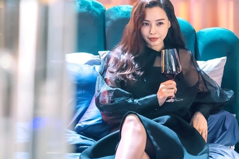 Hoa hậu Hàn Quốc Honey Lee: Nữ thanh tra tài ba nói tiếng Việt ấn tượng