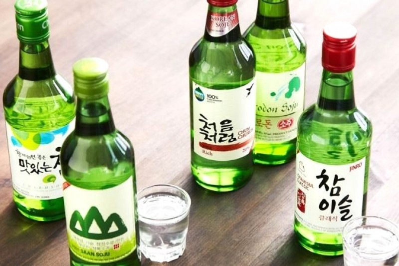 Soju: Lợi ích sức khỏe & lưu ý khi uống so với bia