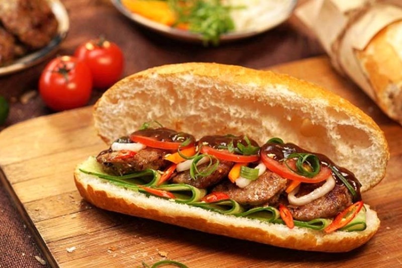 Bánh Mì Thịt Nướng Siêu Đơn Giản Từ Chai Nhựa