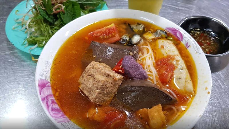 Bún riêu cua ốc cô Thuỷ