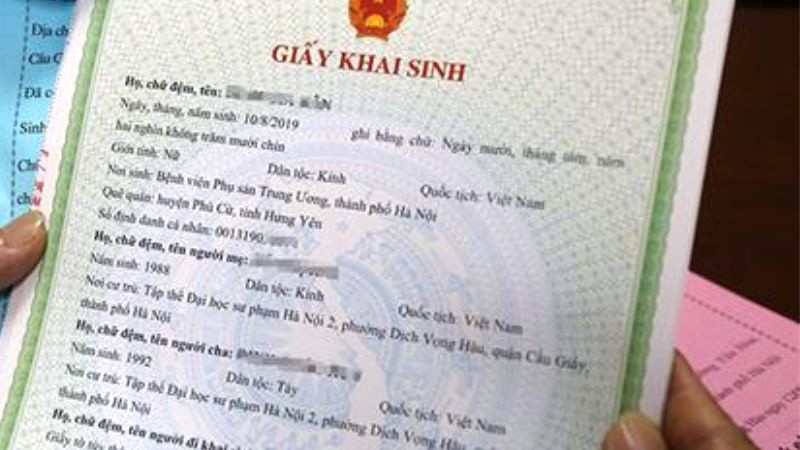 Giấy khai sinh: Chứng minh nguồn gốc, quyền lợi.