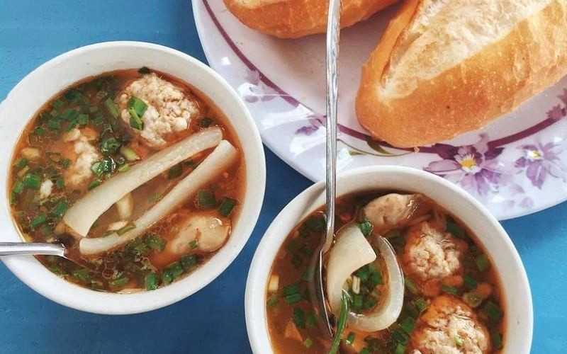 Bánh mì xíu mại chấm 79 Đà Lạt