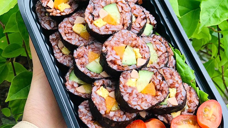 Kimbap gạo lứt: ngon miệng, ít béo!