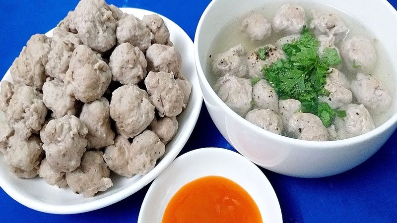 Bò viên nhà làm, trắng, dai, thơm, không hàn the.