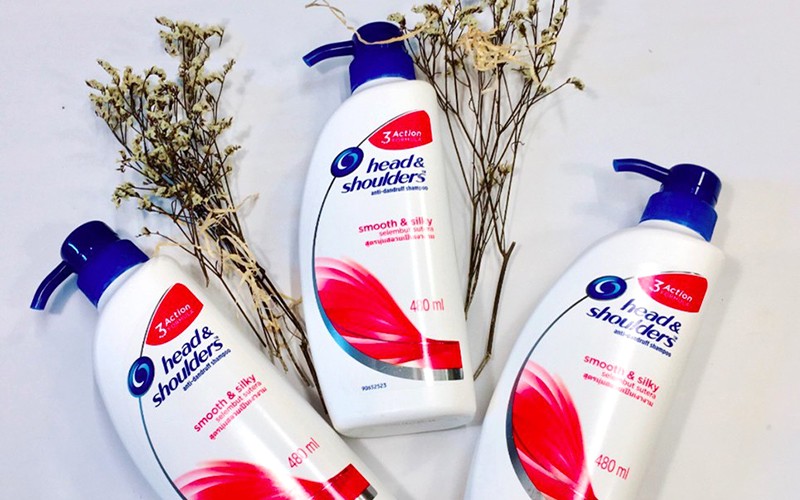 Tóc mềm mượt, gội Head & Shoulders.