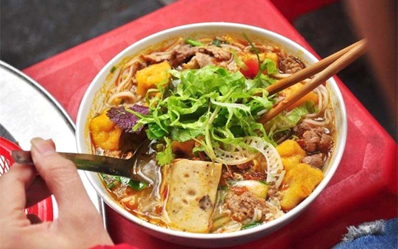 Phần bún riêu ở quán