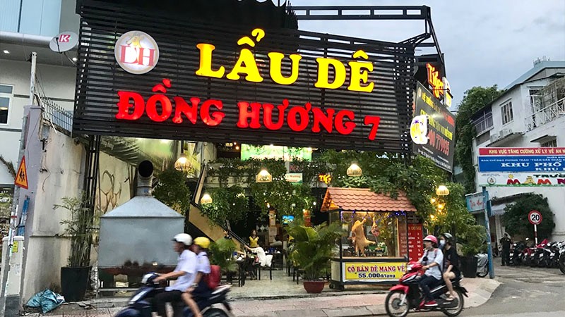 Quán lẩu dê Đồng Hương 7: khung cảnh bên ngoài