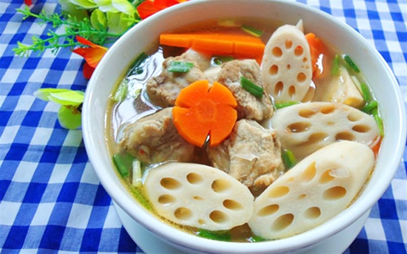 Canh củ sen hầm sườn non