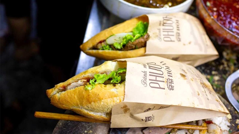 Bánh mì Phượng: Nổi tiếng Hội An, hơn 20 năm.