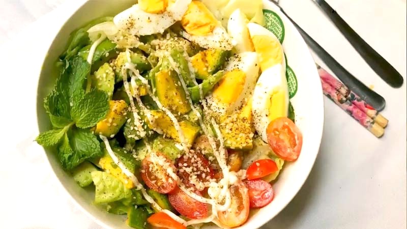 Salad bơ với trứng