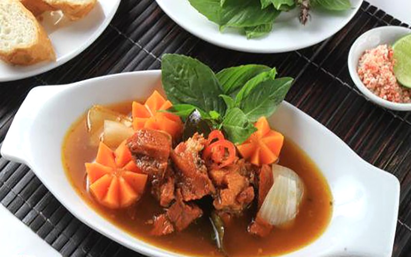 Món thịt ba chỉ sốt vang