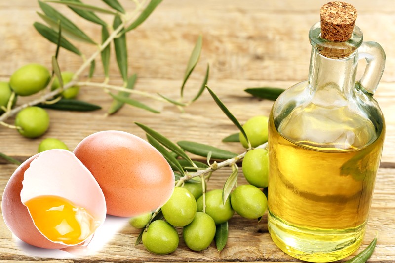 Ủ tóc bằng trứng gà và dầu olive