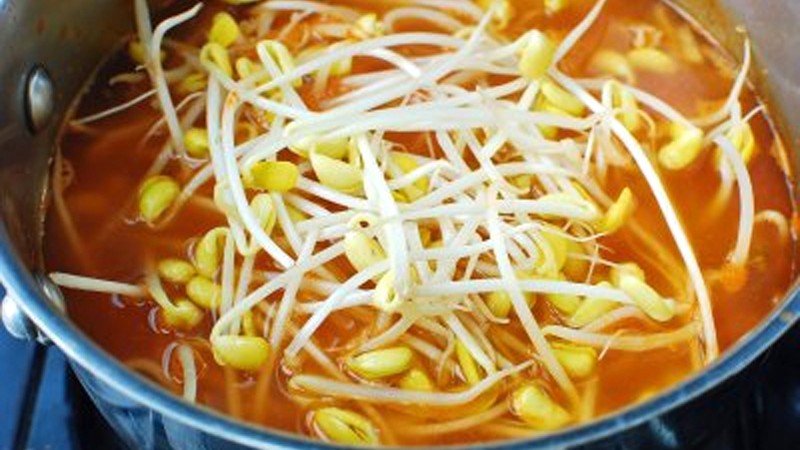 Canh kim chi giá đỗ cay nồng Hàn Quốc