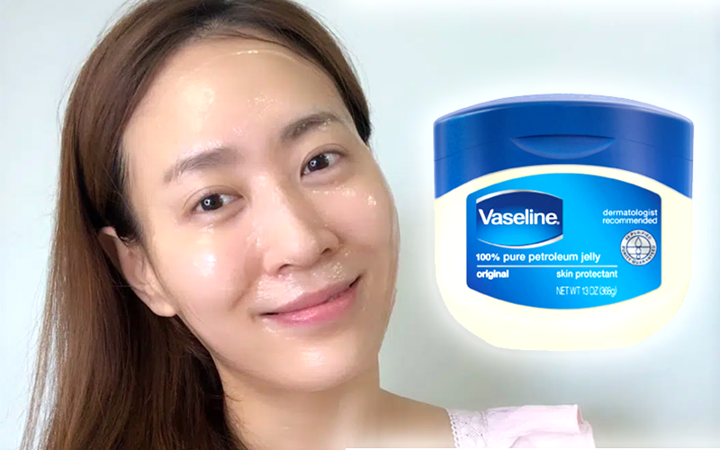 Thoa vaseline lên mặt