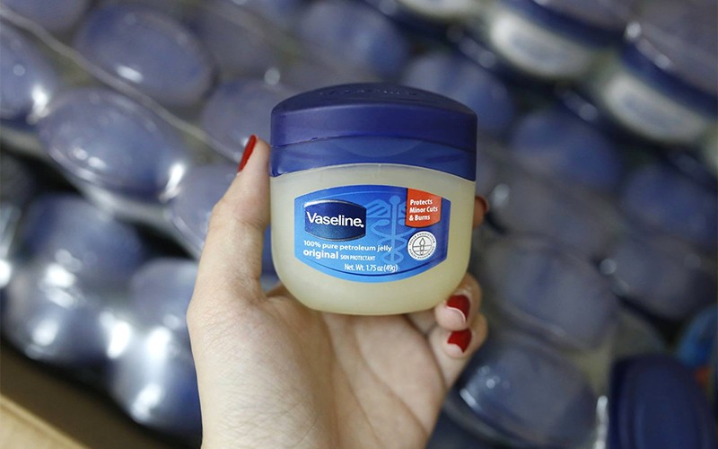 Sáp dưỡng ẩm Vaseline: công dụng chính.