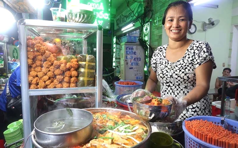 Bún riêu/bánh canh cua Nguyễn Trãi