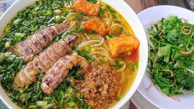 Bún riêu bề bề hấp dẫn.