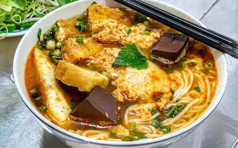 Phần bún riêu ở quán