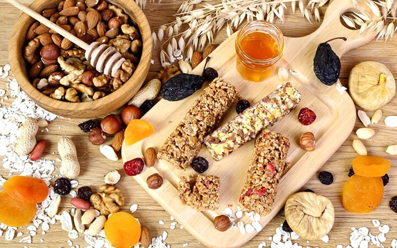 Granola: Năng lượng và dinh dưỡng đầy đủ.