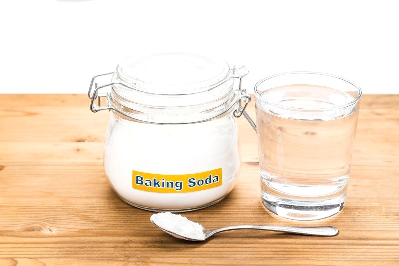 Làm sạch bếp với baking soda.