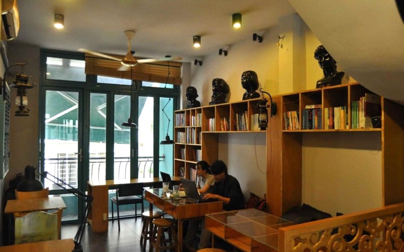 Không gian Slowee Coffee & Books