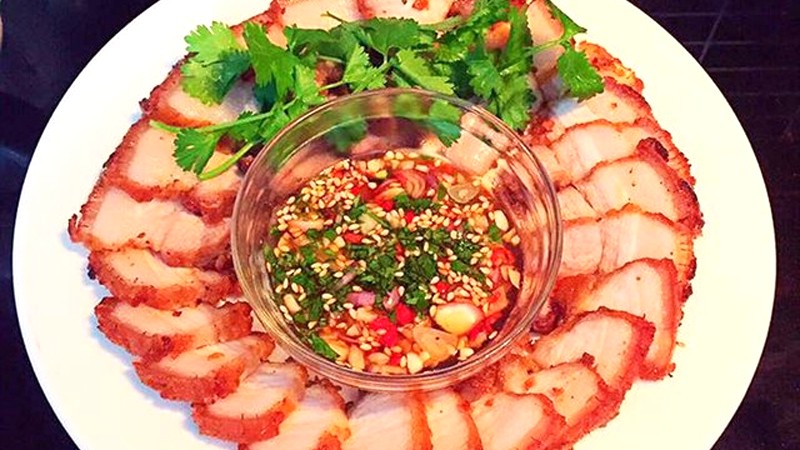 Thịt ba chỉ chiên kiểu Thái