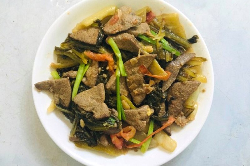 Gan heo xào cải chua