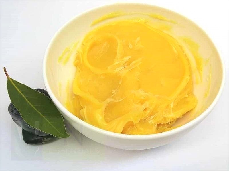 Lanolin dưỡng ẩm, mềm da.