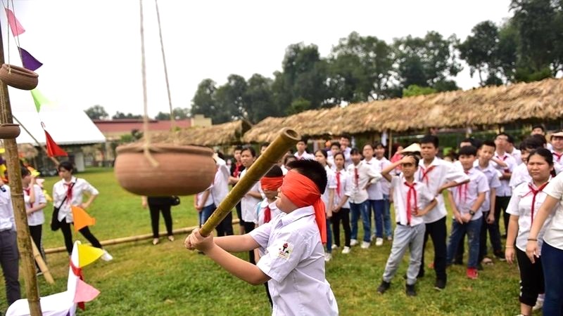 Bịt mắt đập niêu