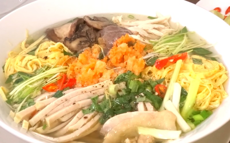 Bún thang Hà Nội chuẩn vị