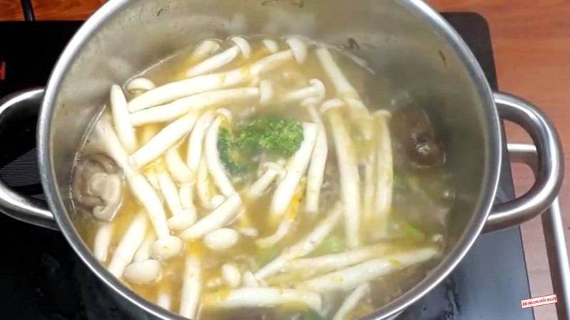 Nấu canh nấm chay