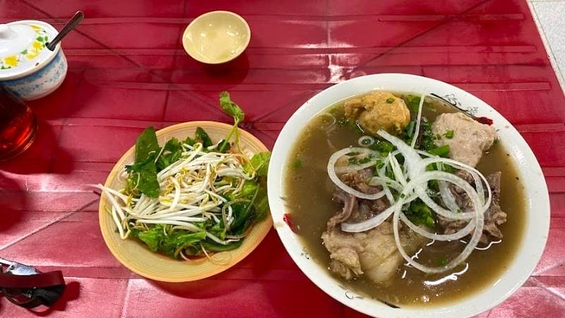 Bún Huế, chả cua giò heo ngon quận 8.