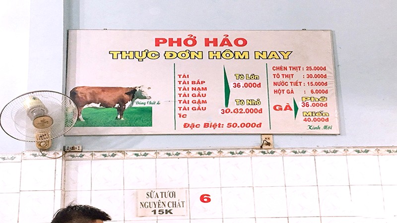 Phở Hảo với menu giá bình dân