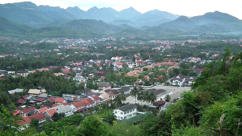 Luang Prabang cách Vientiane 425km về Bắc.