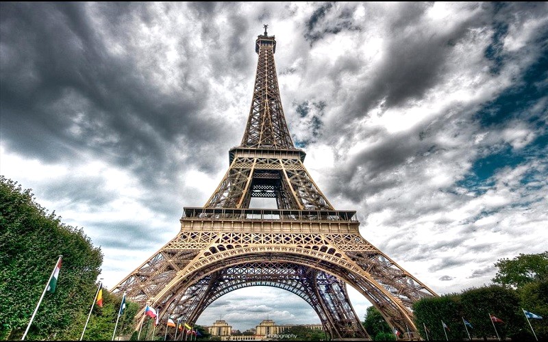 Biểu tượng nước Pháp: Tháp Eiffel.