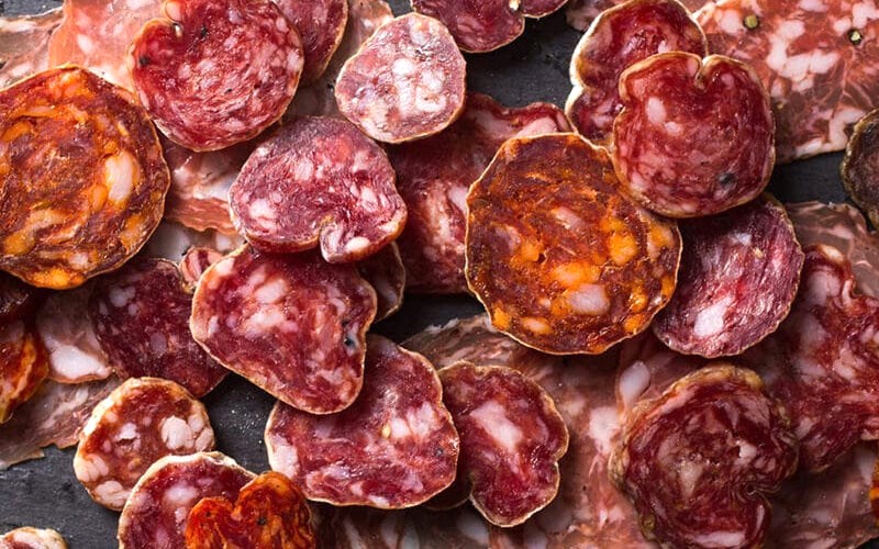 Salami: Xúc xích cứng, thơm ngon.