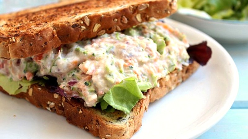 Sandwich cá ngừ