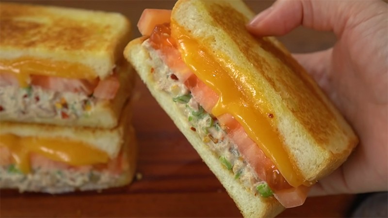 Bánh mì sandwich cá ngừ phô mai