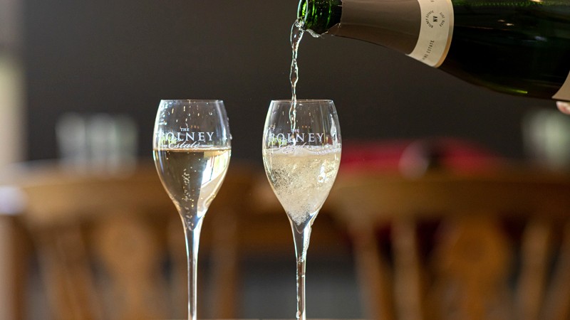 Hương vị tinh tế, trọn vẹn sparkling wine.