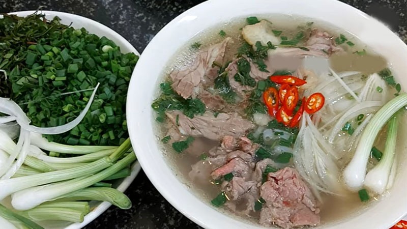 Phở bò tái gầu