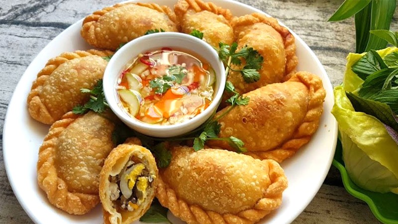 Bánh gối vàng giòn thơm ngon