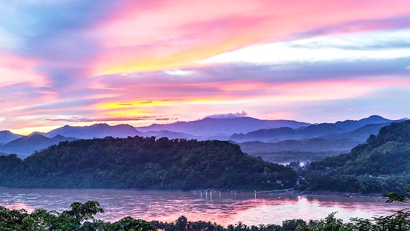 Chuẩn bị đầy đủ giấy tờ du lịch Luang Prabang.