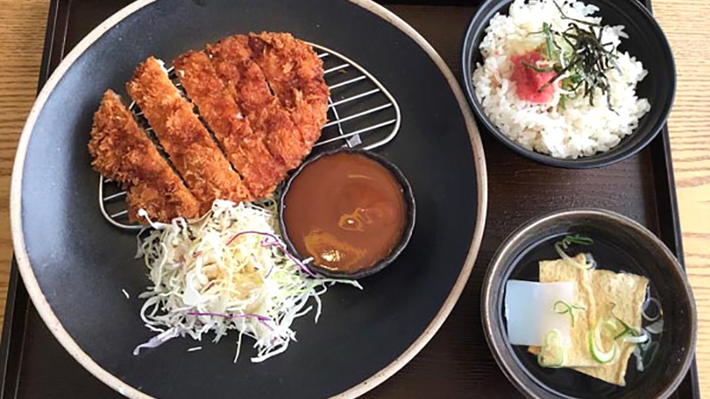 Tonkatsu & salad: Sự kết hợp hoàn hảo!