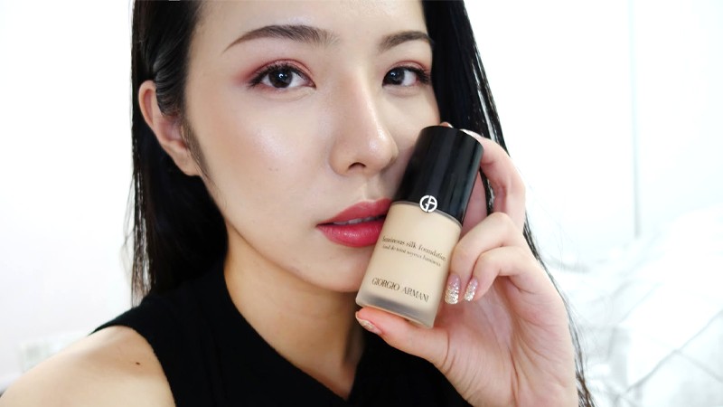 Nền phấn Armani Luminous Silk