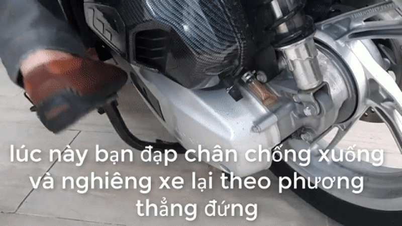 Lắp chống đứng xe truyền thống