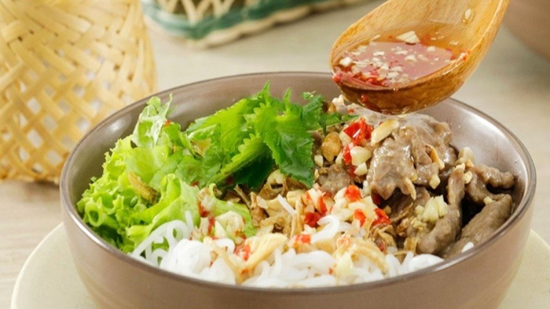 Bún thịt nước chứa 451 calo