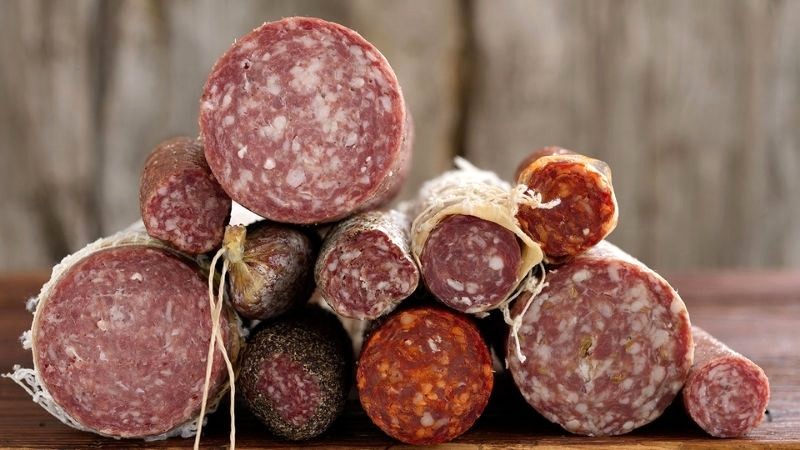 Salami, món ăn nổi tiếng thế giới, có nguồn gốc từ miền Nam châu Âu.