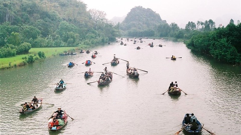 Chùa Hương: Lễ hội từ tháng 1 đến tháng 4.